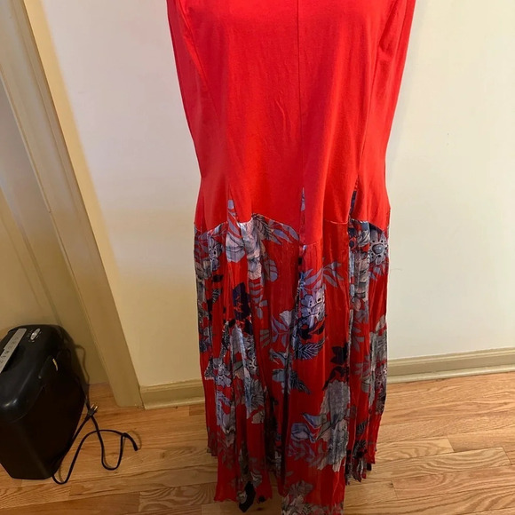 KAKTUS Red and Blue Floral Bubble Dress with Dart Bodice - Size 2X - Picture 5 of 8